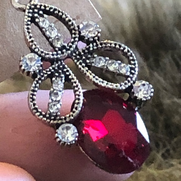 Victorian style ruby red rhinestone drop earrings - Picture 3 of 4